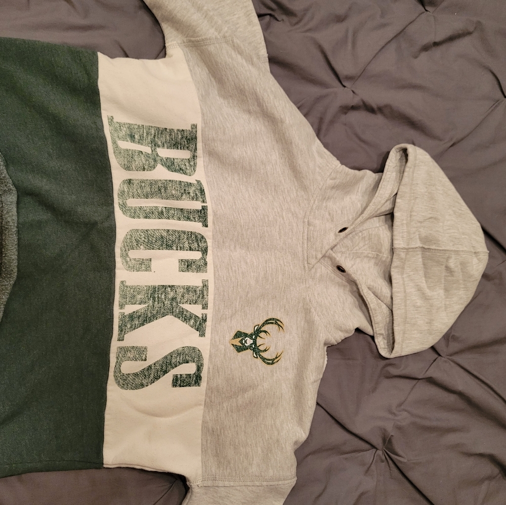 Milwaukee Bucks cropped hoodie